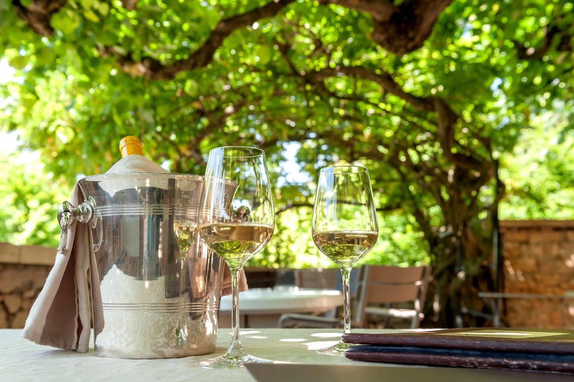Hotel Restaurant Emile Job Montmerle-sur-Saone Exterior foto
