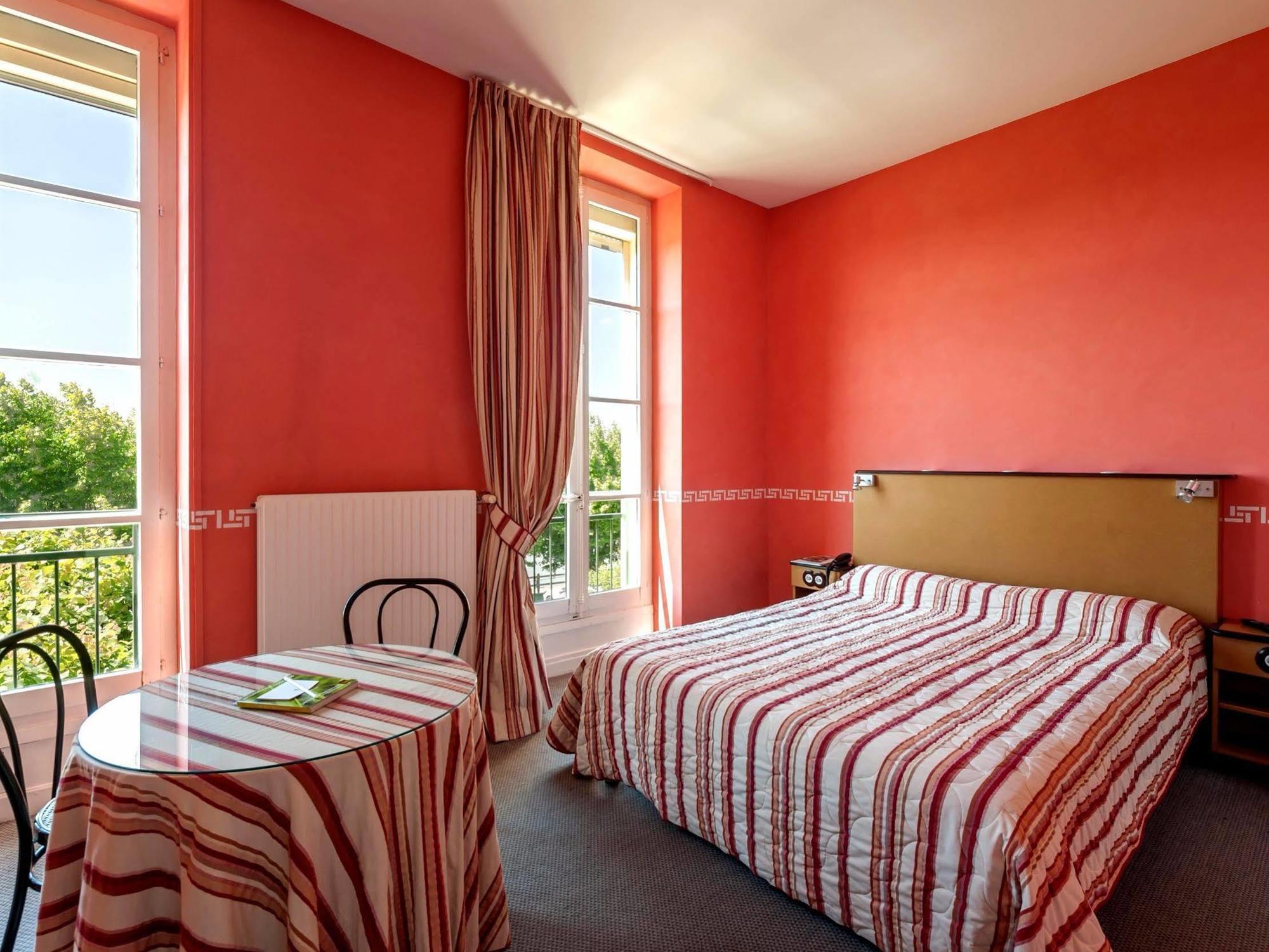 Hotel Restaurant Emile Job Montmerle-sur-Saone Exterior foto